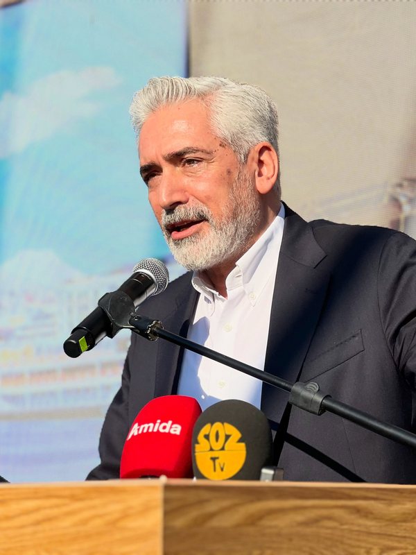 Mehmet Galip Ensarioğlu kürsüde